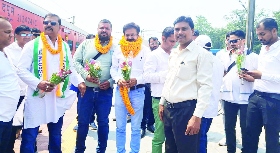 रेल कर्मियों की विभिन्न समस्याओं को जाना मजदूर कांग्रेस ने