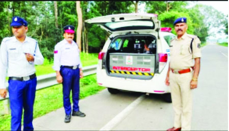 हाईवे पर लगाया इंटरसेप्टर को, की गई वाहनों की जांच
