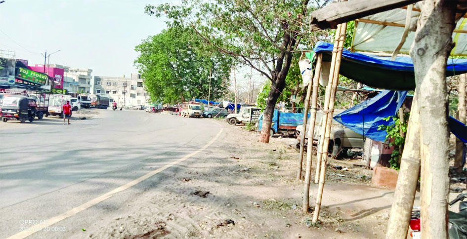 रिसदी से कुआभट्टा तक सडक़ के किनारे अवैध कब्जा