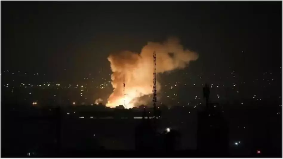 गोला-बारूद को हटाते वक्त हुआ विस्फोट, 14 जवानों की मौत
