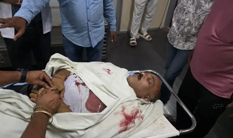 बड़ी खबर:-छत्तीसगढ़ में अपराधियों के हौसले लगातार बुलंद होते जा रहें हैं सरकार बाववाही में ही मस्त है, बिलासपुर में साप्ताहिक बाजार में फिल्मी अंदाज में खूनी वारदात, गोलियों की गूंज से दहला बाजार,सराफा कारोबारी की सीने में गोली मारकर हत्या, लाखों की लूट की आशंका पल्सर सवार तीन बदमाश फरार,