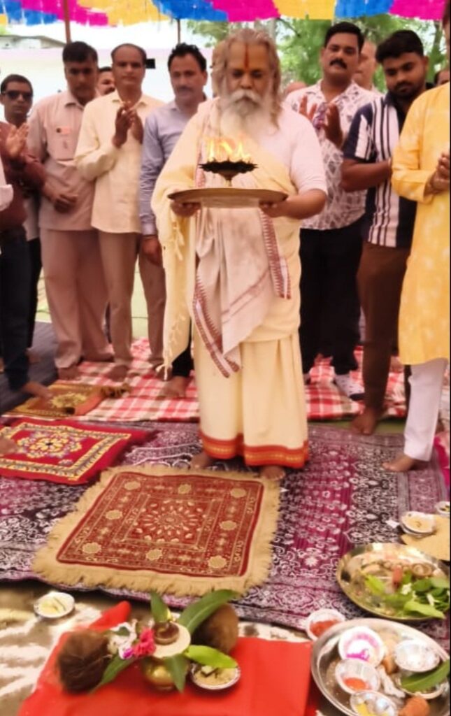 मोहतरा ग्राम में श्री शिवरीनारायण मठ के बाड़ा निर्माण का भूमि पूजन