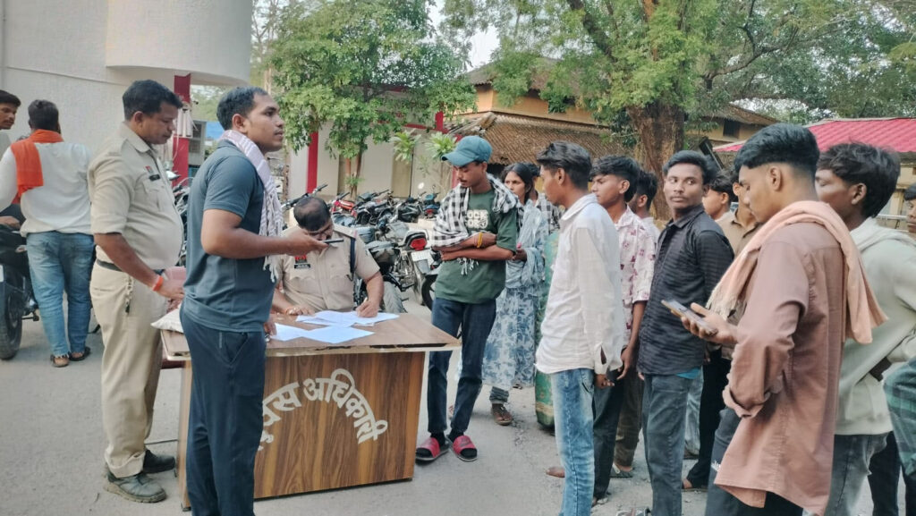 पिकनिक स्पॉट पर पुलिस ने चलाया चेकिंग अभियान