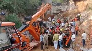 जम्मू के बंतालाब में गिरा निर्माणाधीन पुल का हिस्सा, मलबे में दबे कई मजदूर; रेस्क्यू ऑपरेशन जारी