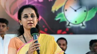 सड़क हादसे में बाल-बाल बचीं सुप्रिया सुले, मुंबई-पुणे एक्सप्रेसवे पर कार को दूसरे वाहन ने मारी टक्कर