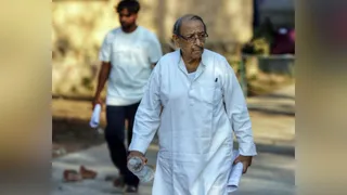 सपनों की कोई एक्सपायरी डेट नहीं होती! 57 साल के अशोक बहार ने दी NEET परीक्षा, पेश की मिसाल