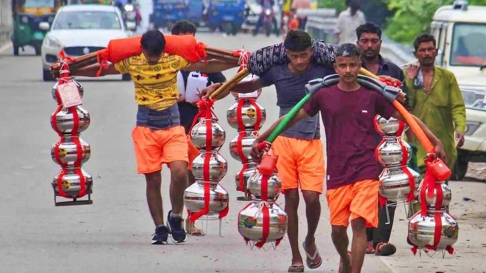 देखिए वीडियो,बड़ा हादसा,मध्यप्रदेश के ग्वालियर में तेज रफ़्तार टाटा मैजिक ने चार कांवड़ियों को रौंद डाला,कुछ अन्य लोग घायल बताया जा रहा है,सूचना मिलते ही पुलिस और एंबुलेंस मौके पर पहुंची और घायलों को अस्पताल भेजा गया,रायपुर से मनोज शुक्ला कि रिपोर्ट:-