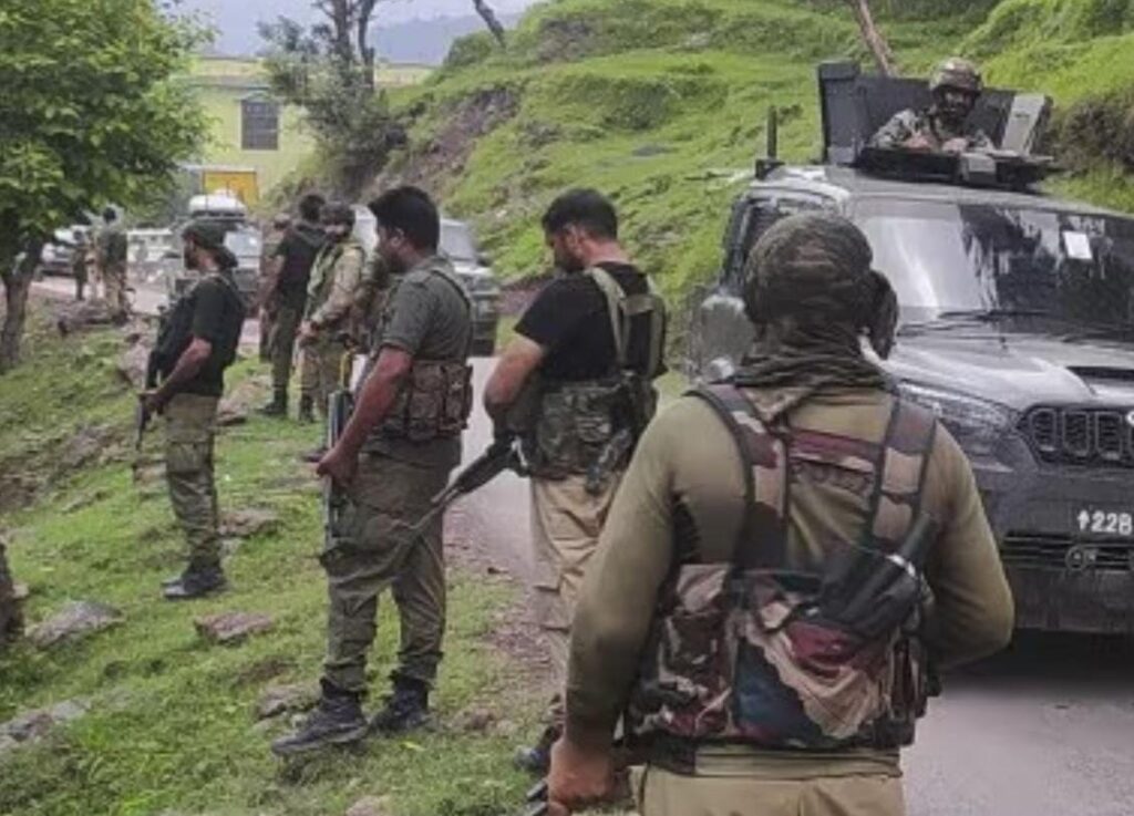 बड़ी खबर,देखिए पूरा वीडियो,आतंकियों की कायराना करतूत छत्तीसगढ़ के दो मजदूरों की आतंकवादी हमले में मौत,दोनों मजदूर ईंट भट्टा मे मजदूरी करते थे,दोनों मजदूरों का नाम पूछकर मारी गोली,रायपुर से मनोज शुक्ला कि रिपोर्ट:-