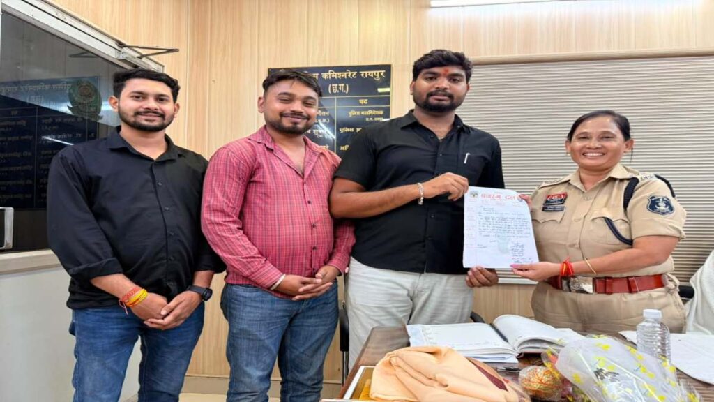 देखिए वीडियो,राजधानी रायपुर में धर्मांतरण का खेल,बजरंग दल ने किया कड़ा विरोध प्रदर्शन,पुलिस को ज्ञापन सौंपकर धर्मांतरण के खिलाफ दोषियों पर कड़ी कार्रवाई की मांग,रायपुर से मनोज शुक्ला कि रिपोर्ट:-