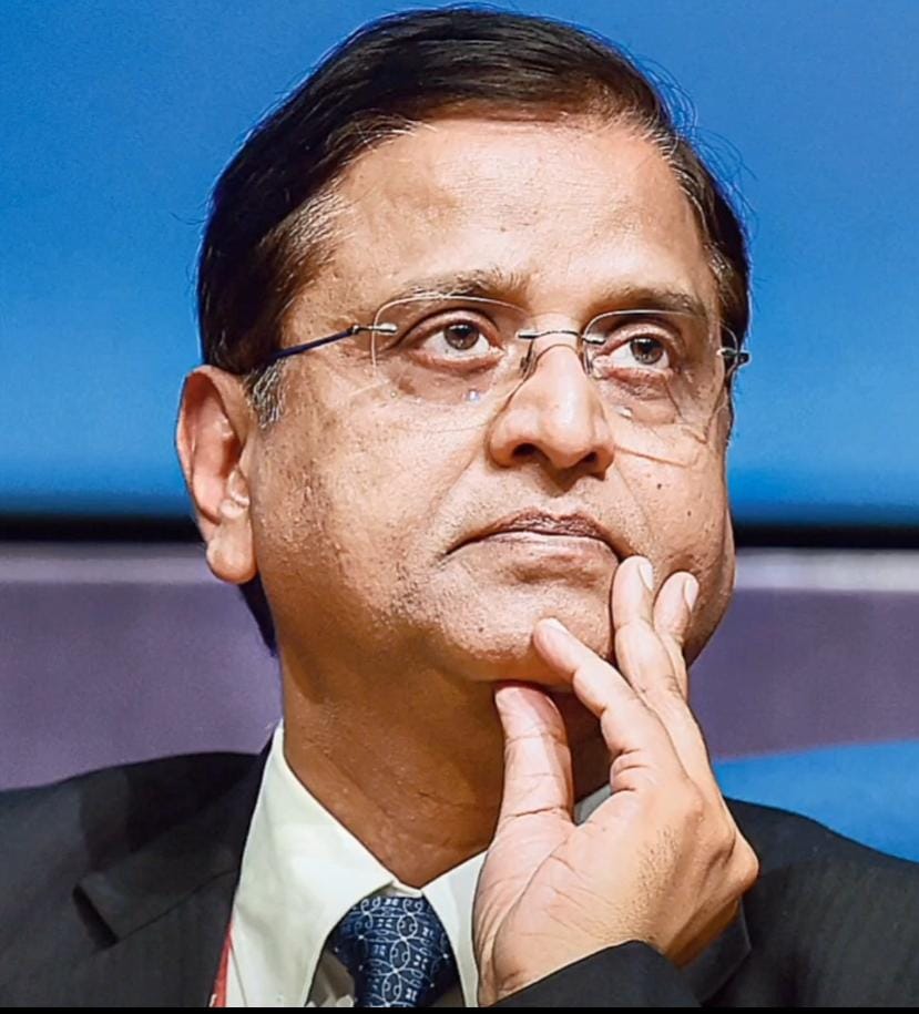बड़ी खबर,चौंकाने वाली,देखिए वीडियो,देश की असली GDP ग्रोथ 2.6% है नाकि 7.8% है। सरकार ने बेस-ईयर के डाटा में बदलाव किया है ताकि वह GDP ग्रोथ को 7.8% दिखा सके,जोकि वास्तविक नहीं है।सुभाष चंद्र गर्ग,पूर्व वित्तसचिव भारत,पूर्व मुख्यमंत्री भूपेश बघेल ने सरकार पर साधा निशाना,