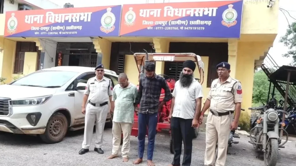 राजधानी रायपुर विधानसभा थाना की बड़ी कार्यवाही बड़े वाहन चोर गिरोह का किया भंडाफोड़:बर्खास्त पुलिसकर्मी दिनेश टंडन समेत 4 गिरफ्तार,इनोवा-बुलेट-KTM और ट्रैक्टर चोरी की कई वारदातों का किया बड़ा खुलासा,रायपुर से मनोज शुक्ला कि रिपोर्ट:-